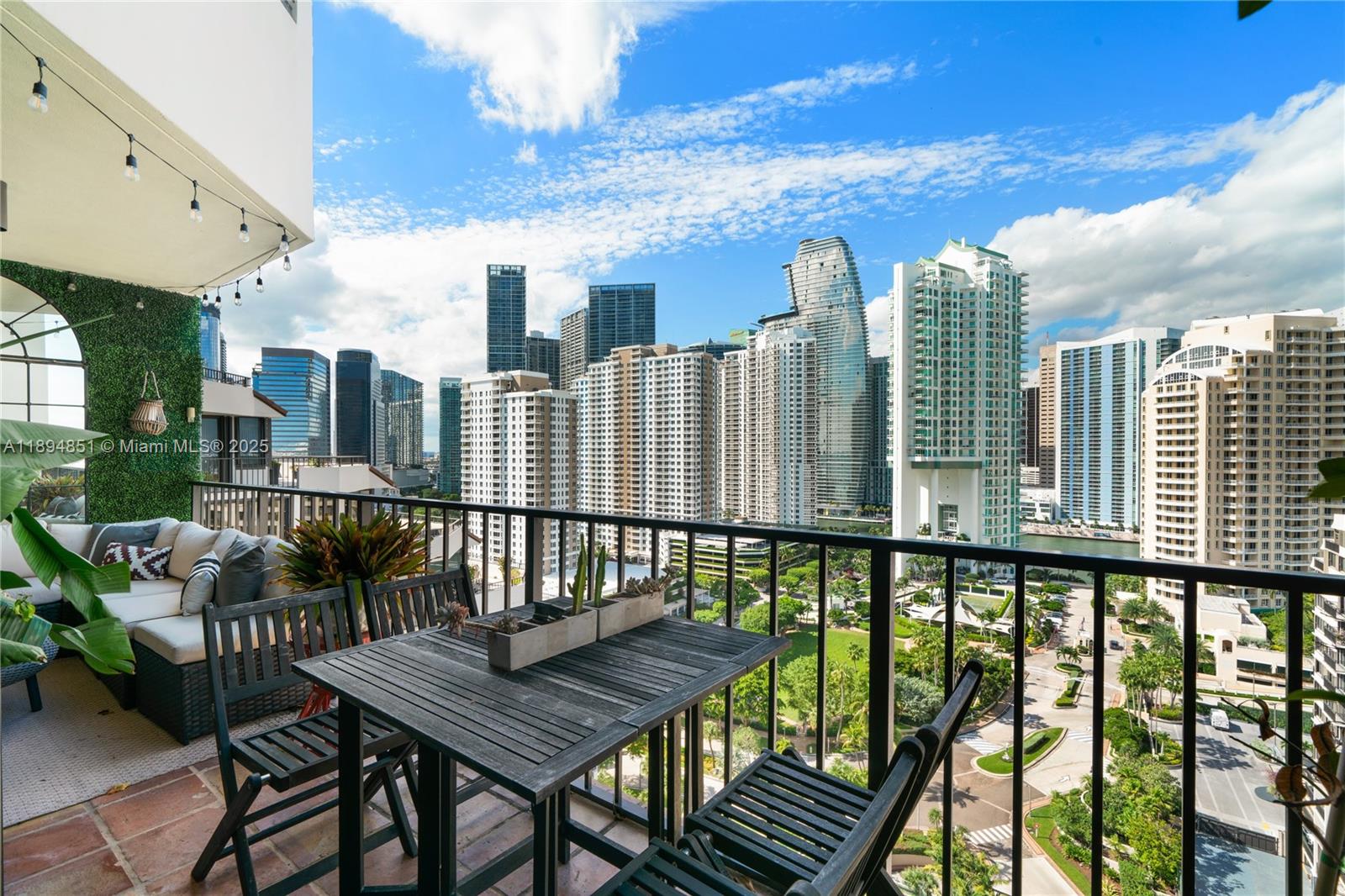 520 Brickell Key Dr #APH00 Miami, FL 33131