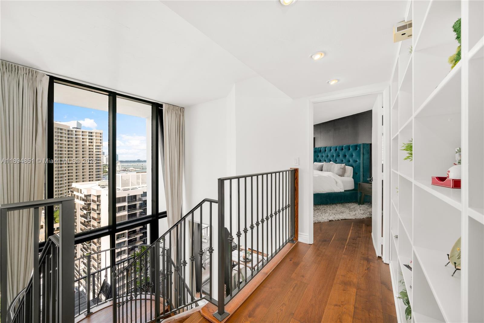 520 Brickell Key Dr #APH00 Miami, FL 33131