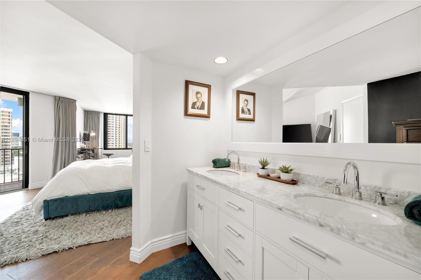 520 Brickell Key Dr #APH00 Miami, FL 33131