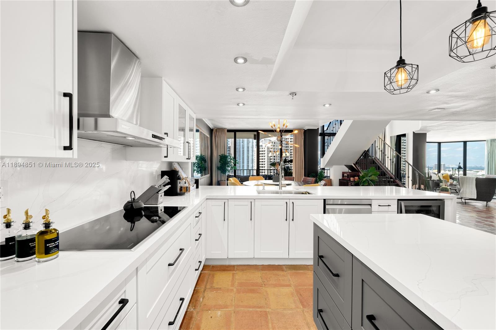 520 Brickell Key Dr #APH00 Miami, FL 33131