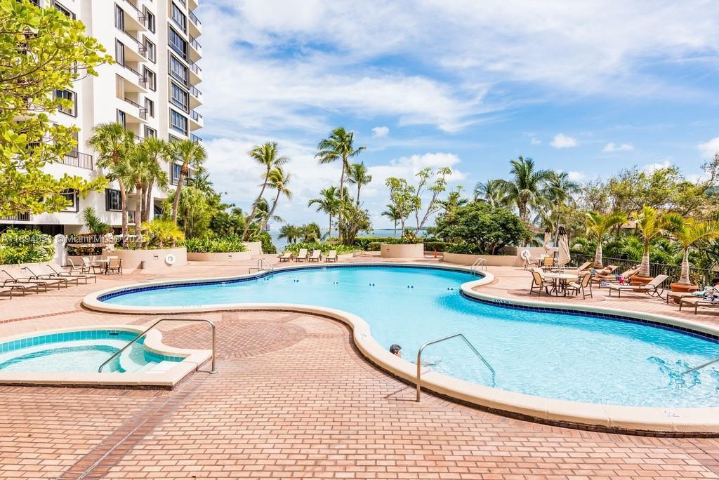 520 Brickell Key Dr #APH00 Miami, FL 33131