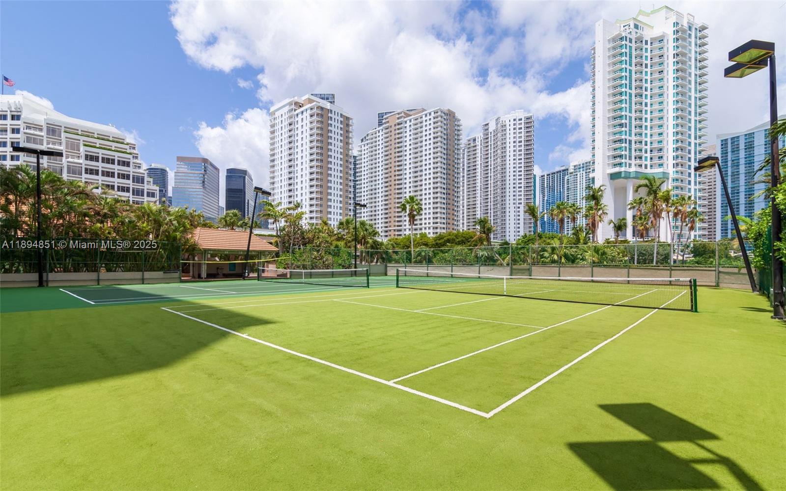 520 Brickell Key Dr #APH00 Miami, FL 33131