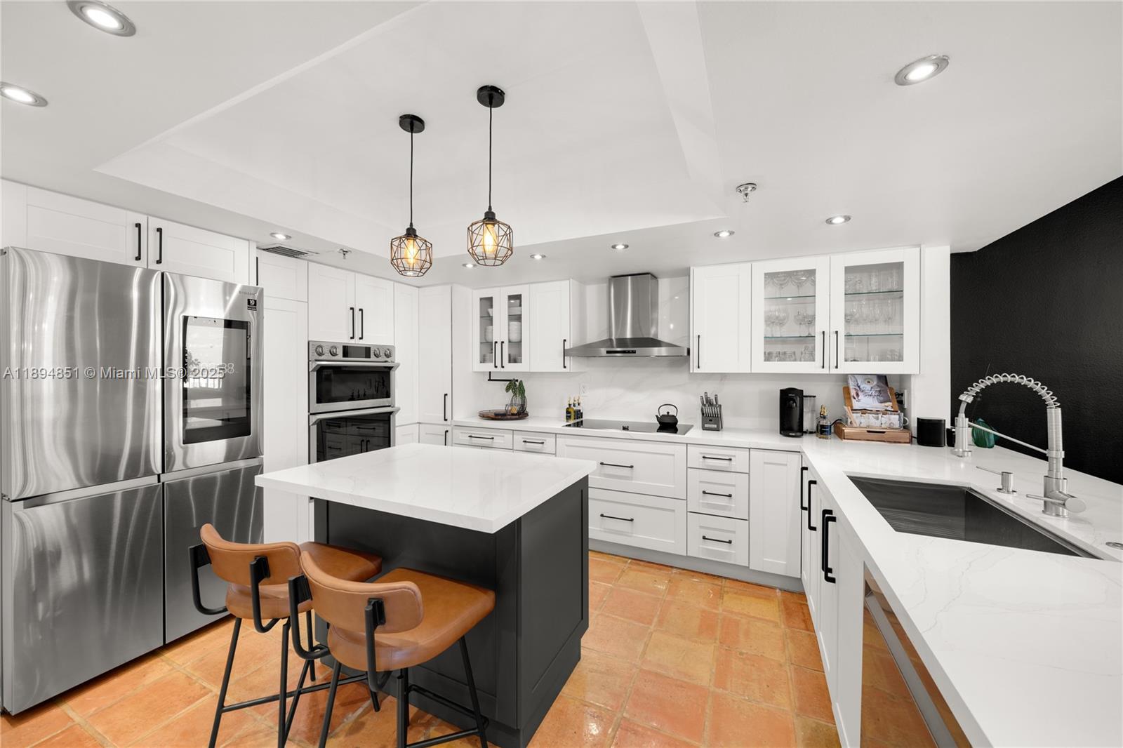 520 Brickell Key Dr #APH00 Miami, FL 33131