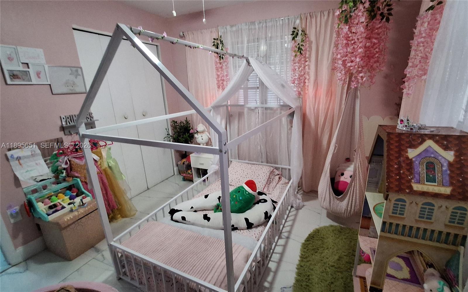 10305 SW 149th Ter Miami, FL 33176