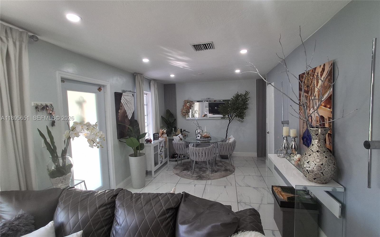 10305 SW 149th Ter Miami, FL 33176