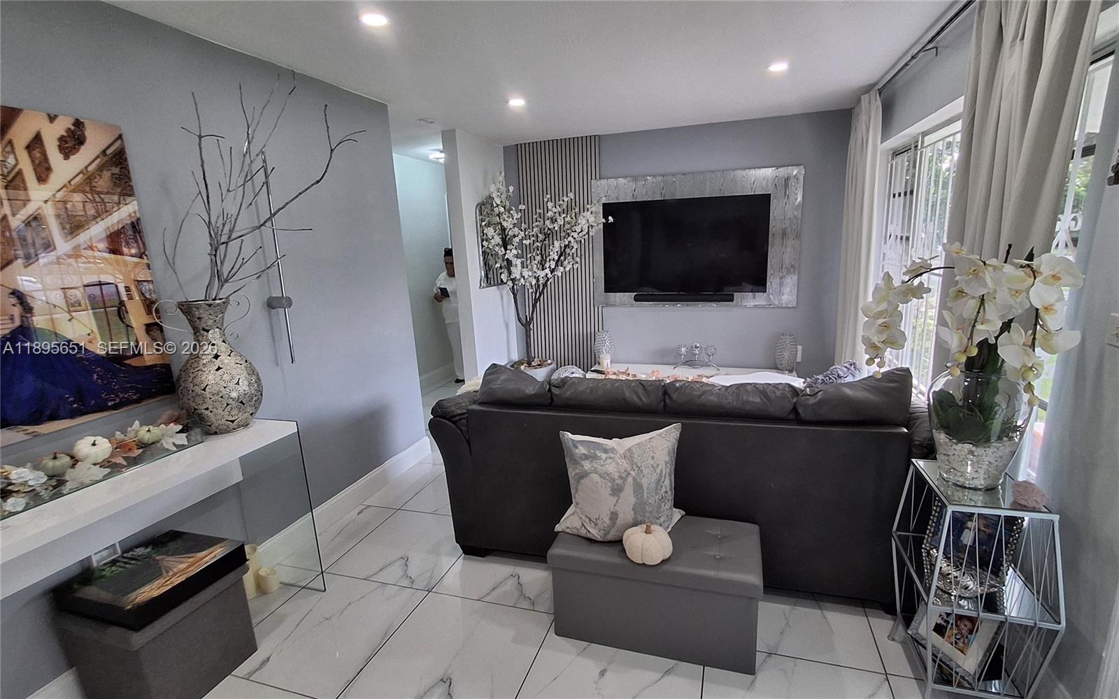 10305 SW 149th Ter Miami, FL 33176