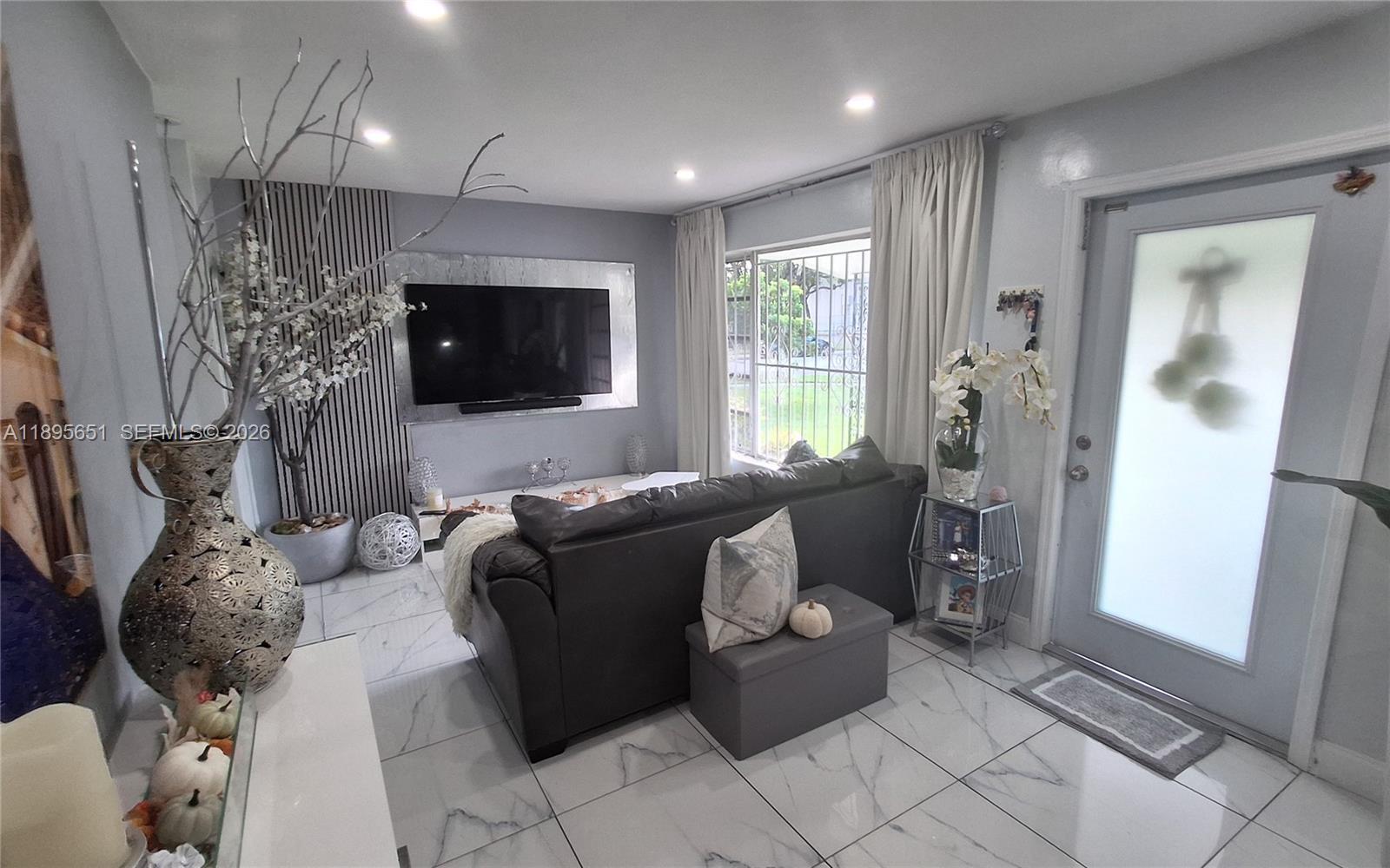 10305 SW 149th Ter Miami, FL 33176