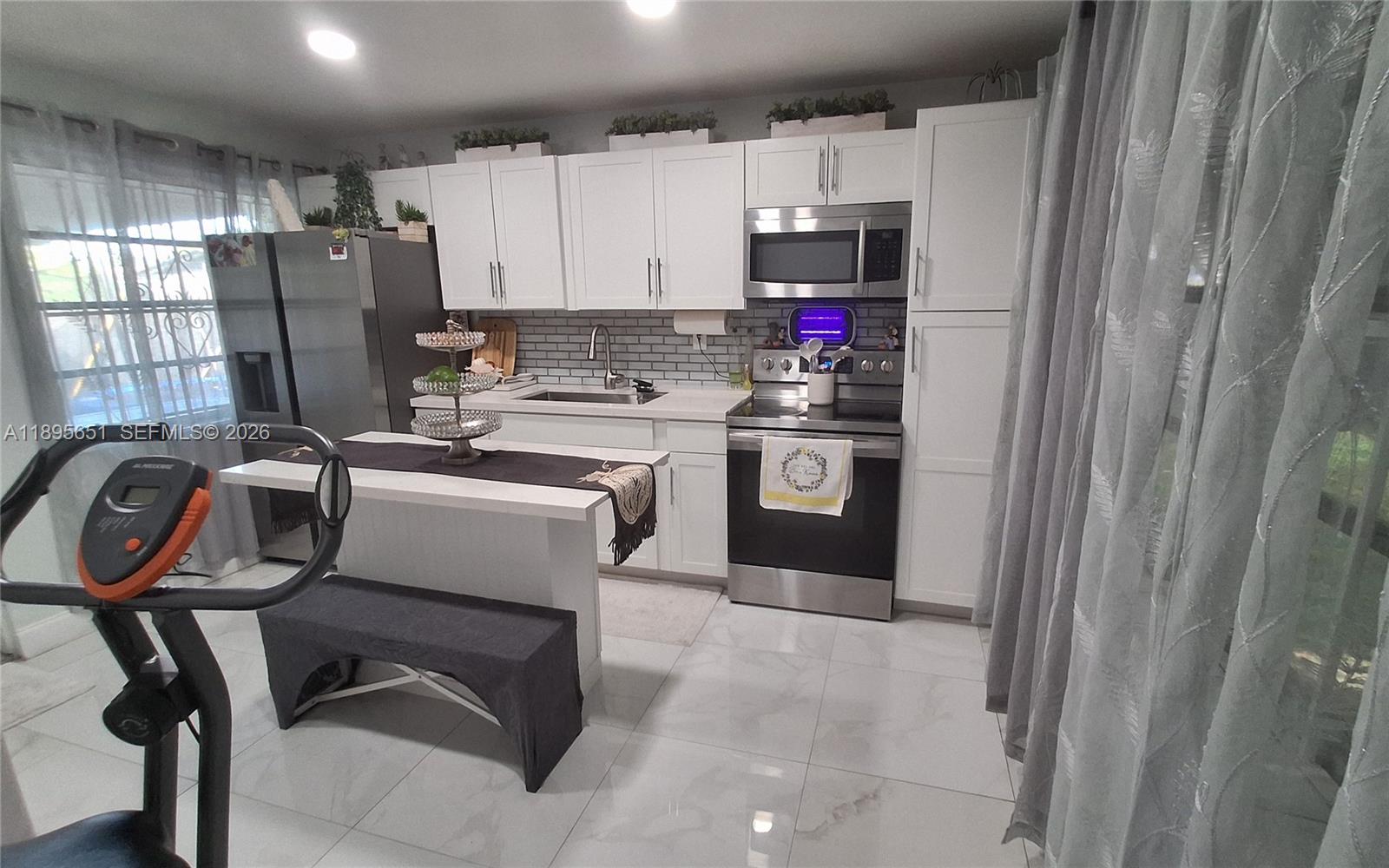 10305 SW 149th Ter Miami, FL 33176