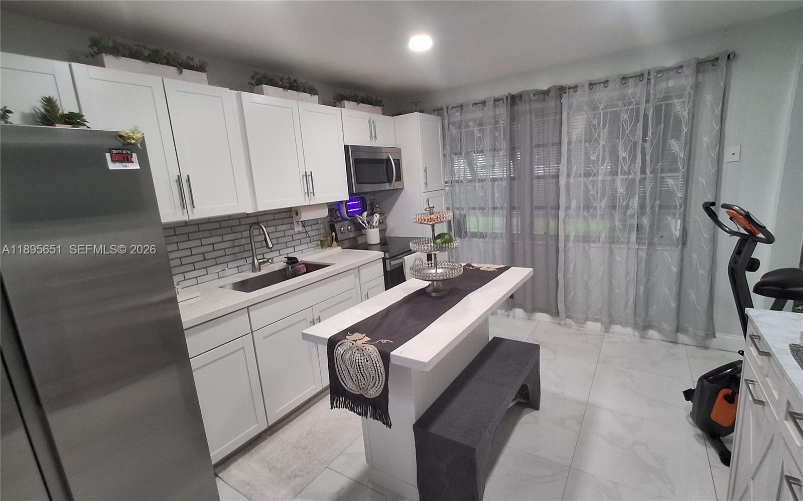 10305 SW 149th Ter Miami, FL 33176