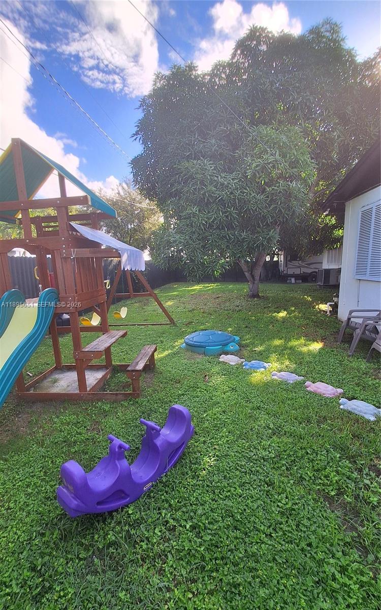 10305 SW 149th Ter Miami, FL 33176