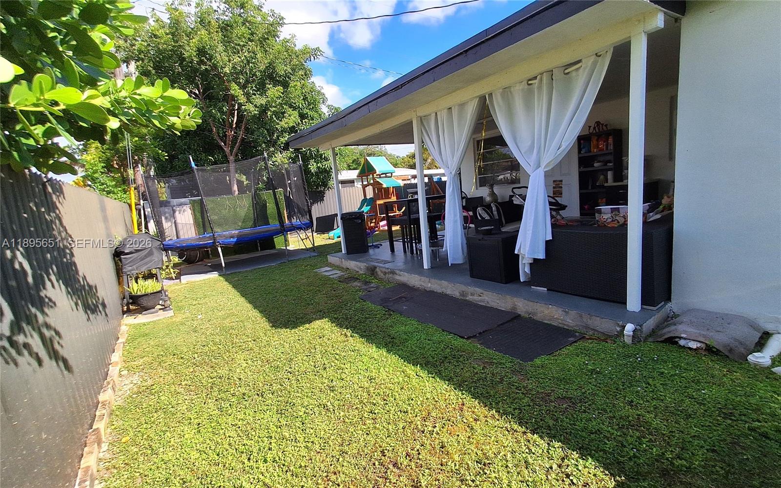 10305 SW 149th Ter Miami, FL 33176