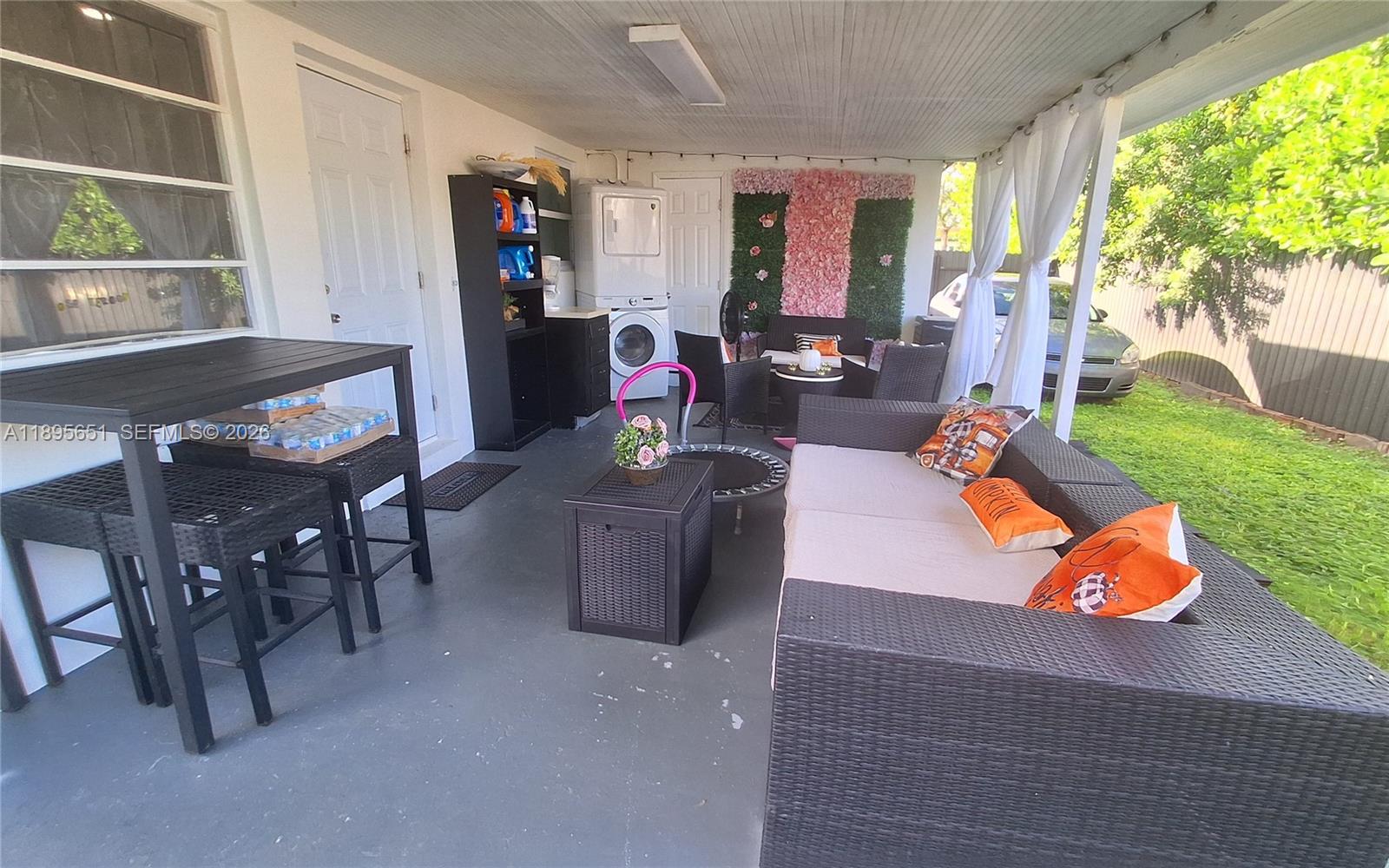 10305 SW 149th Ter Miami, FL 33176