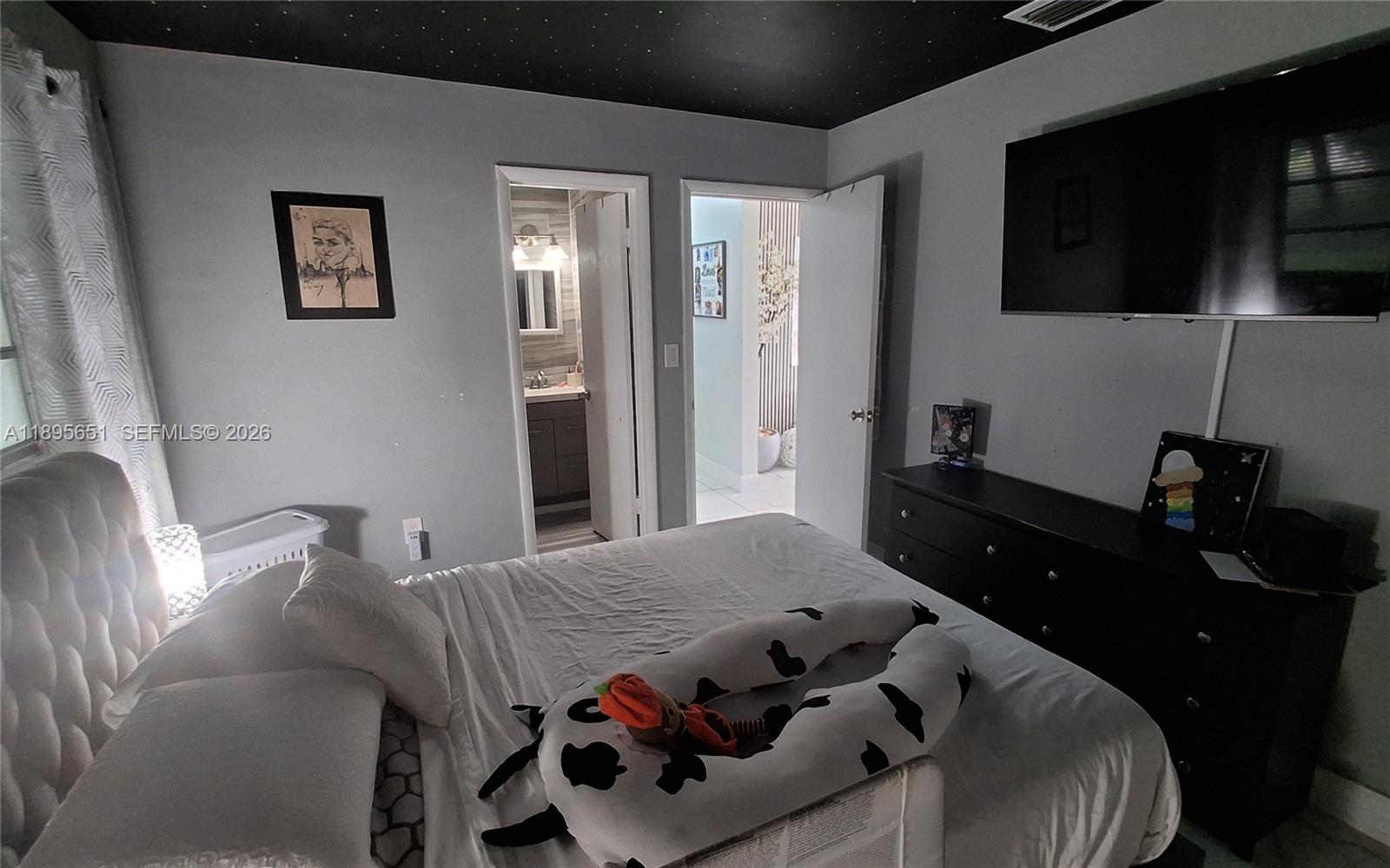 10305 SW 149th Ter Miami, FL 33176