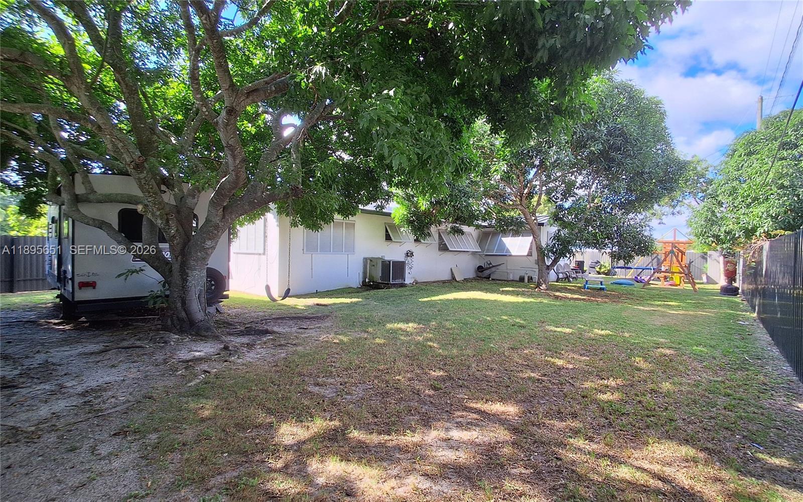 10305 SW 149th Ter Miami, FL 33176