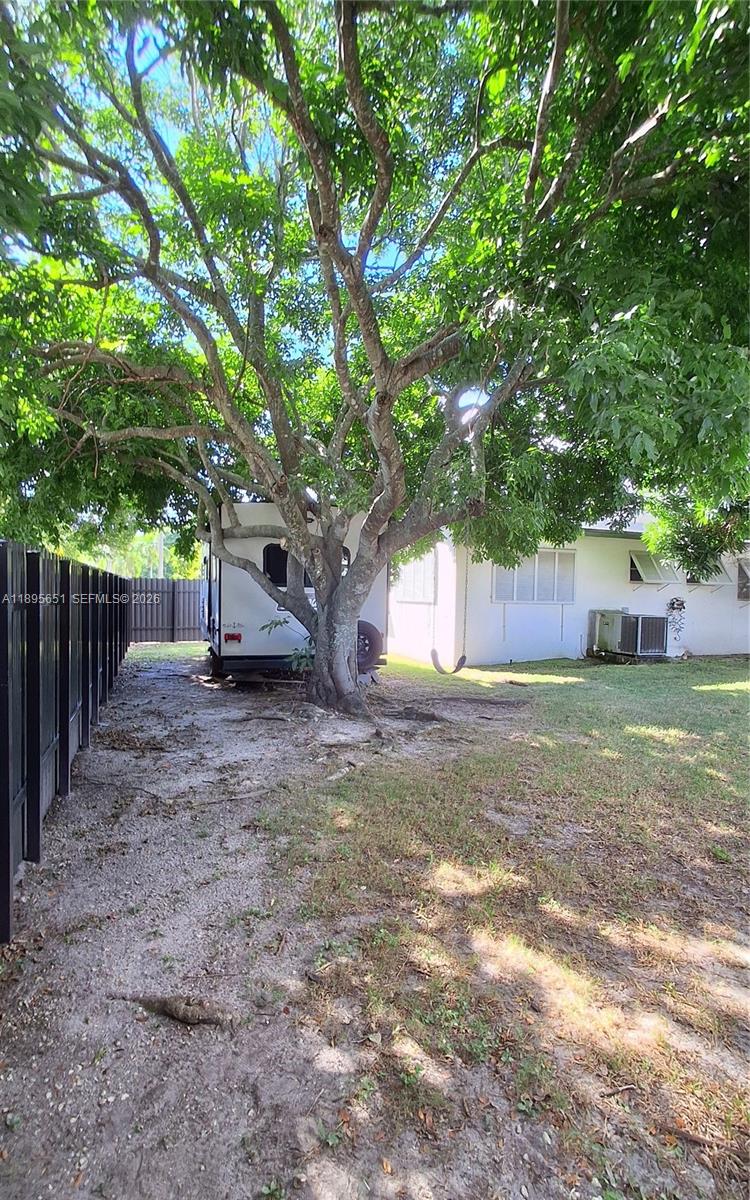 10305 SW 149th Ter Miami, FL 33176