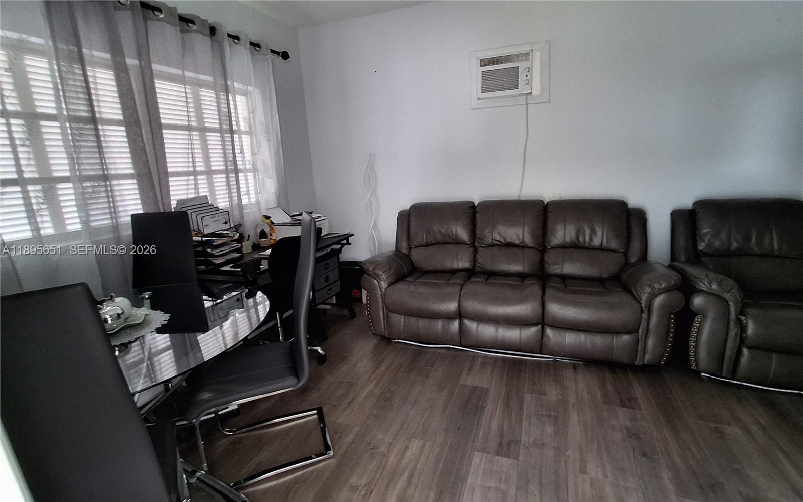 10305 SW 149th Ter Miami, FL 33176