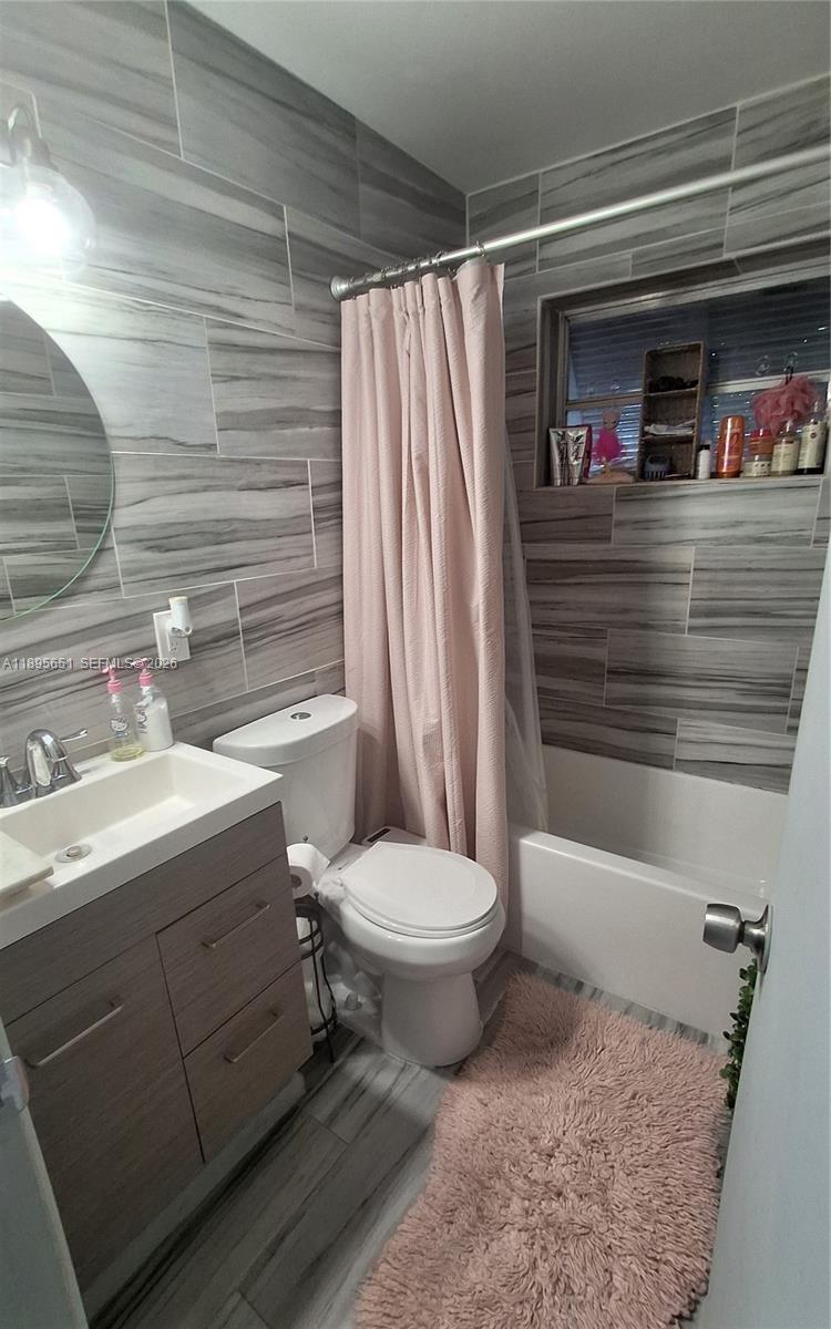 10305 SW 149th Ter Miami, FL 33176