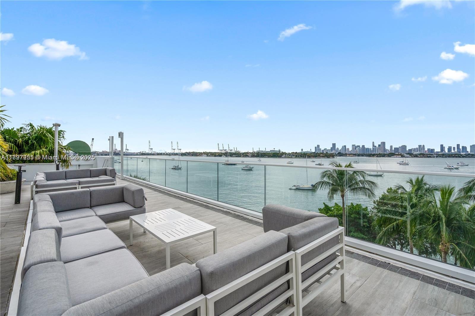 image The Waverly At South Beac14