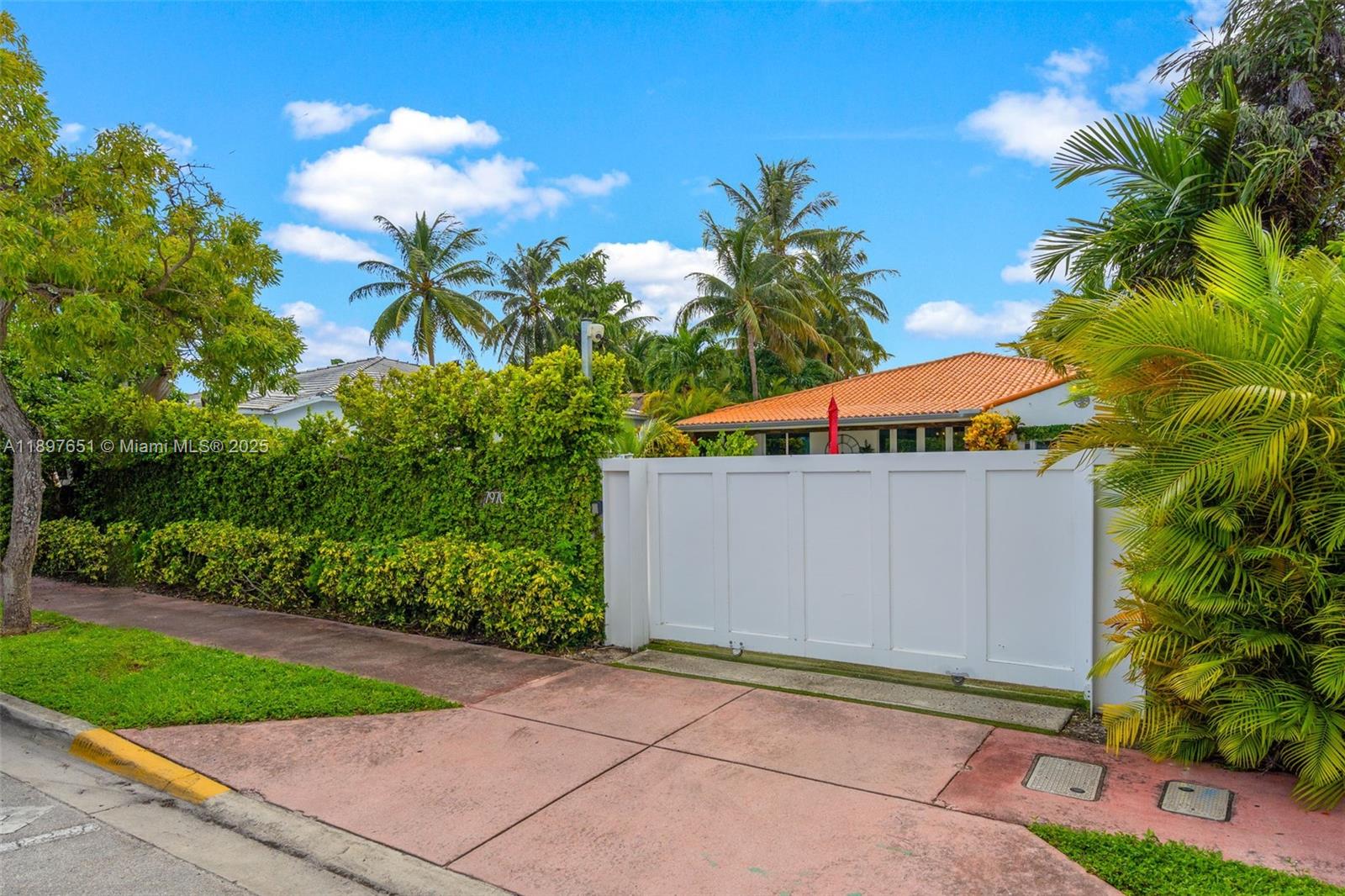 7970 Hawthorne Ave Miami Beach, FL 33141