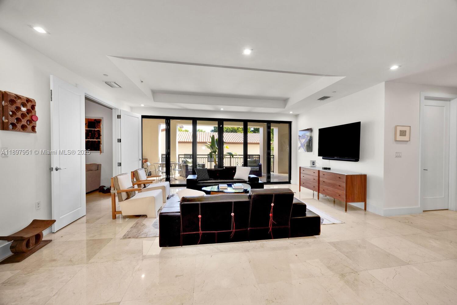 718 Valencia Ave #207 Coral Gables, FL 33134