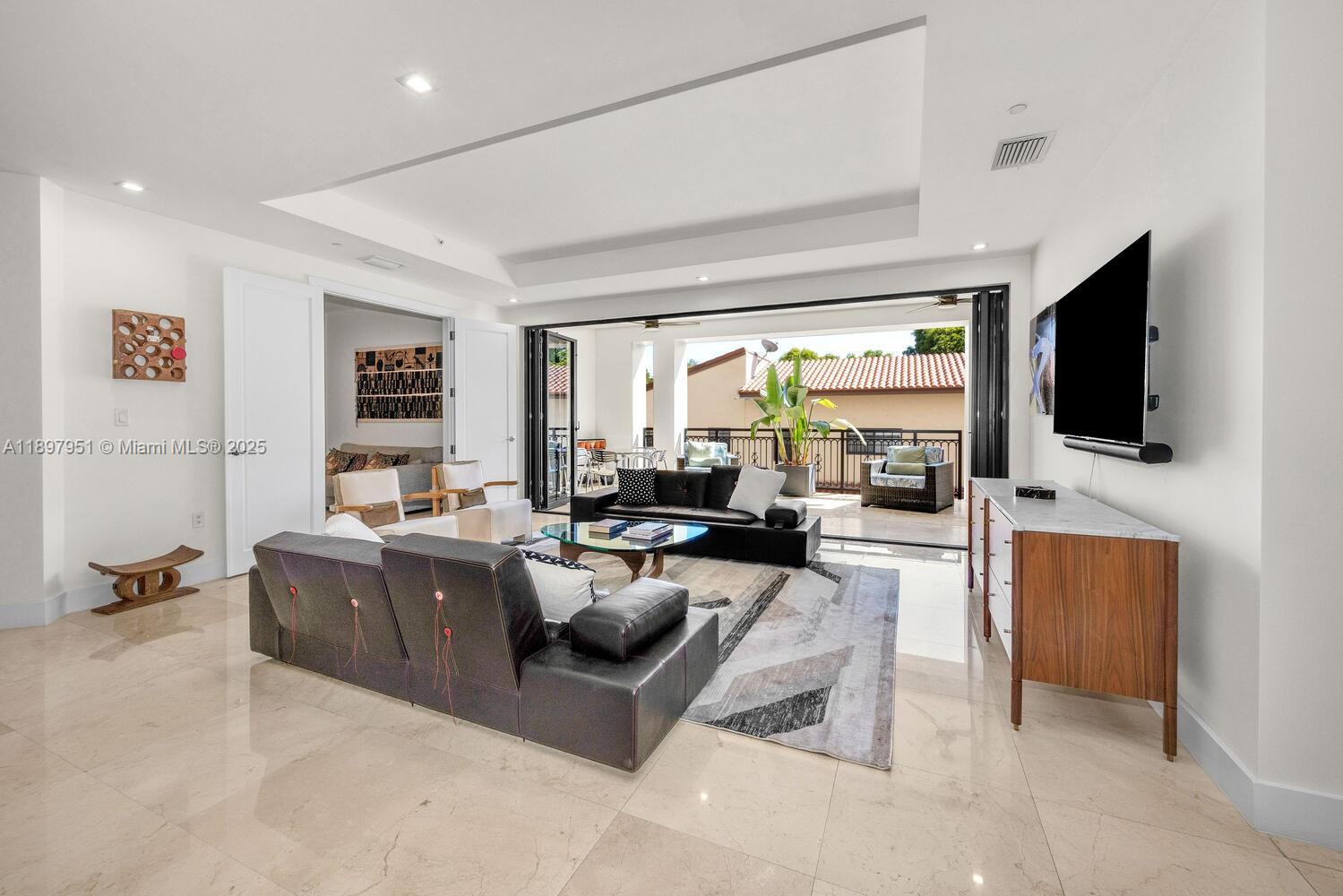 718 Valencia Ave #207 Coral Gables, FL 33134