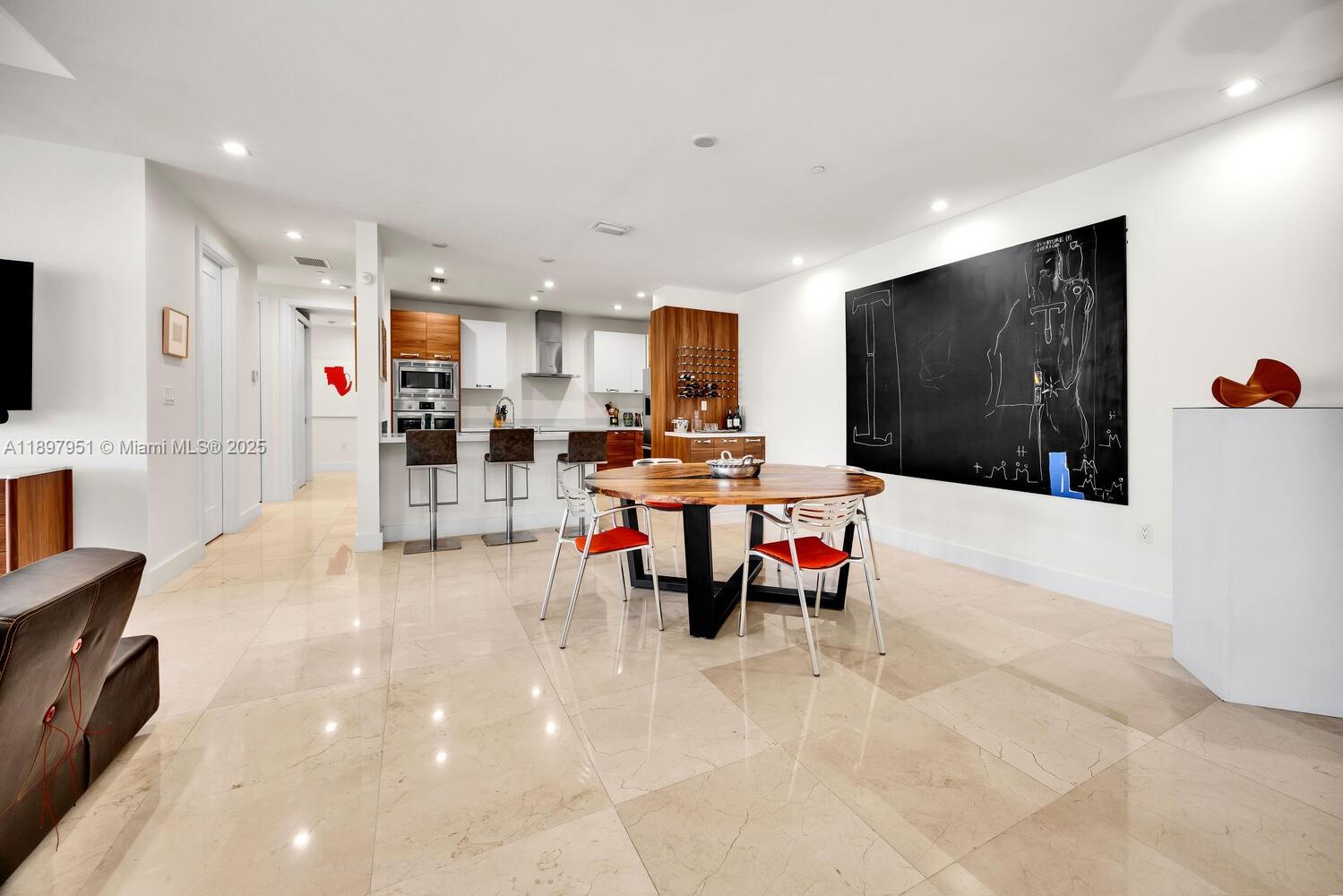 718 Valencia Ave #207 Coral Gables, FL 33134