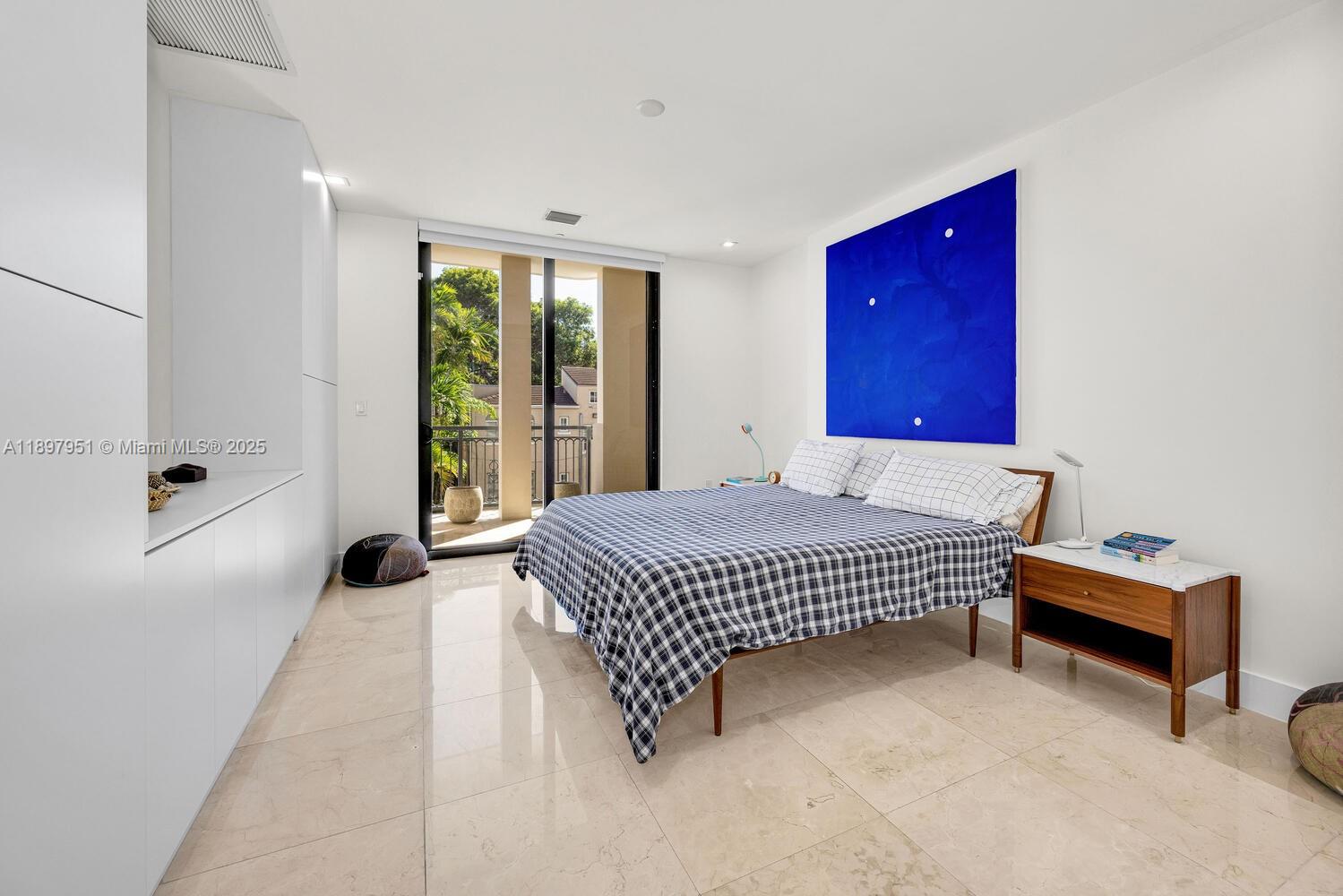 718 Valencia Ave #207 Coral Gables, FL 33134