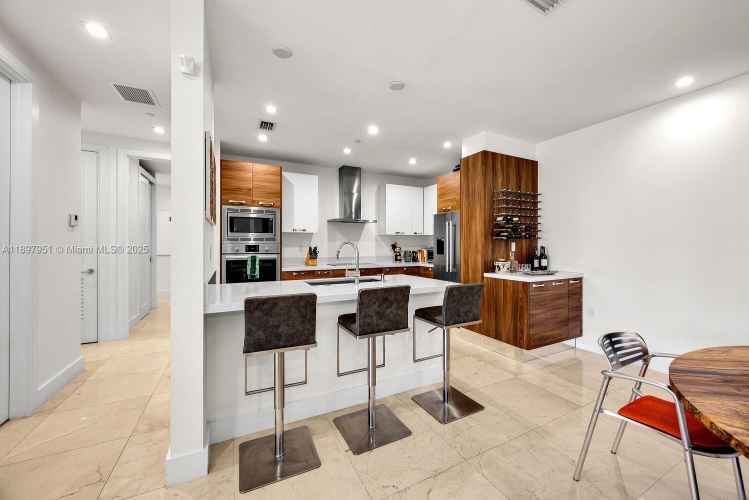 718 Valencia Ave #207 Coral Gables, FL 33134