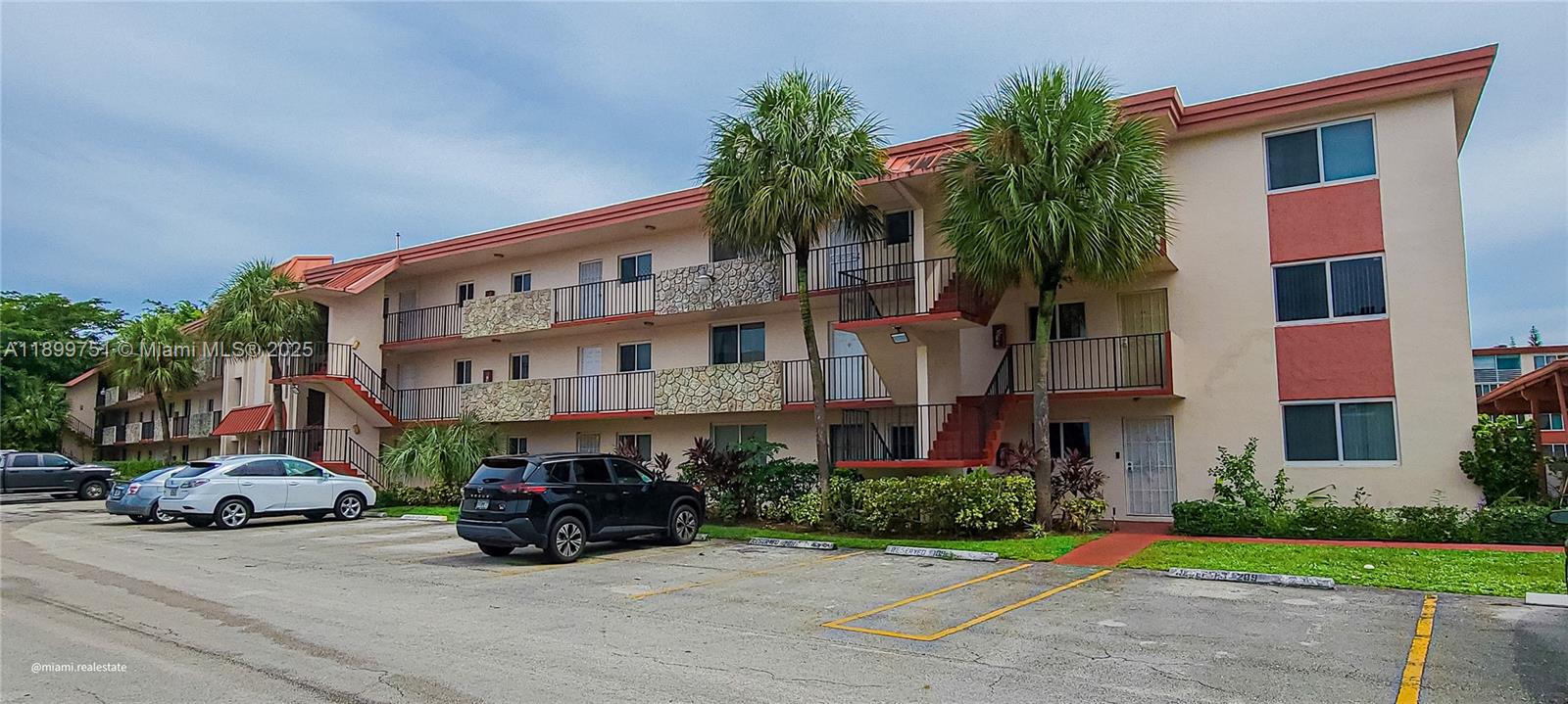 1080 Del Lago Cir #201