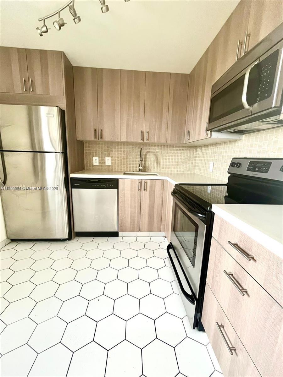 3101 N Country Clb Dr #603