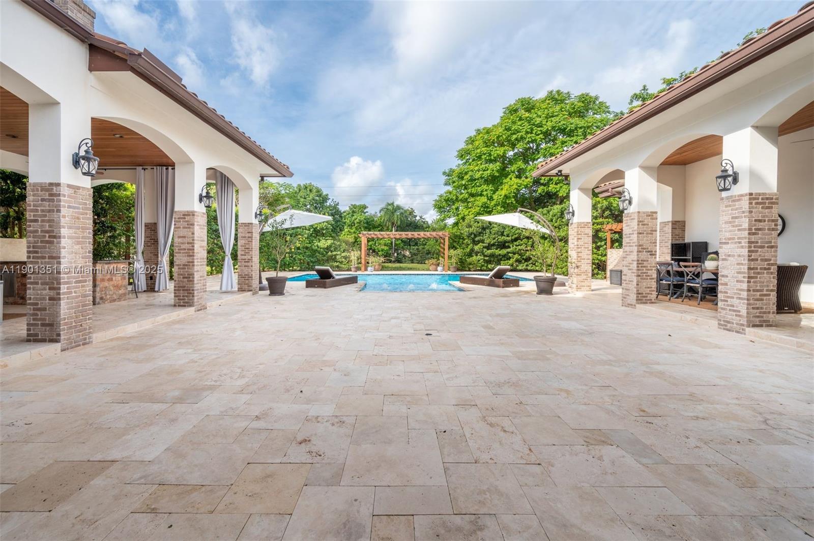 18951 SW 53rd St Southwest Ranches, FL 33332