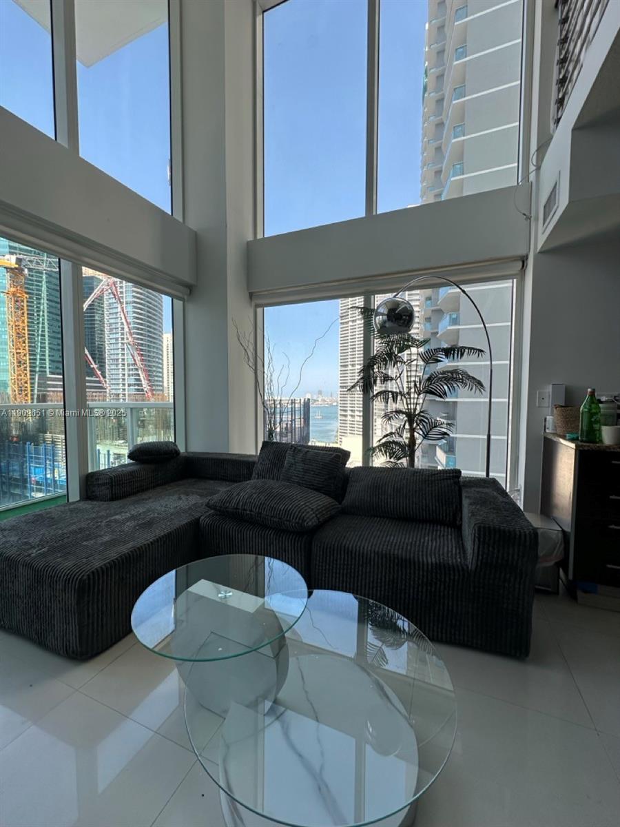 41 SE 5th St #1201