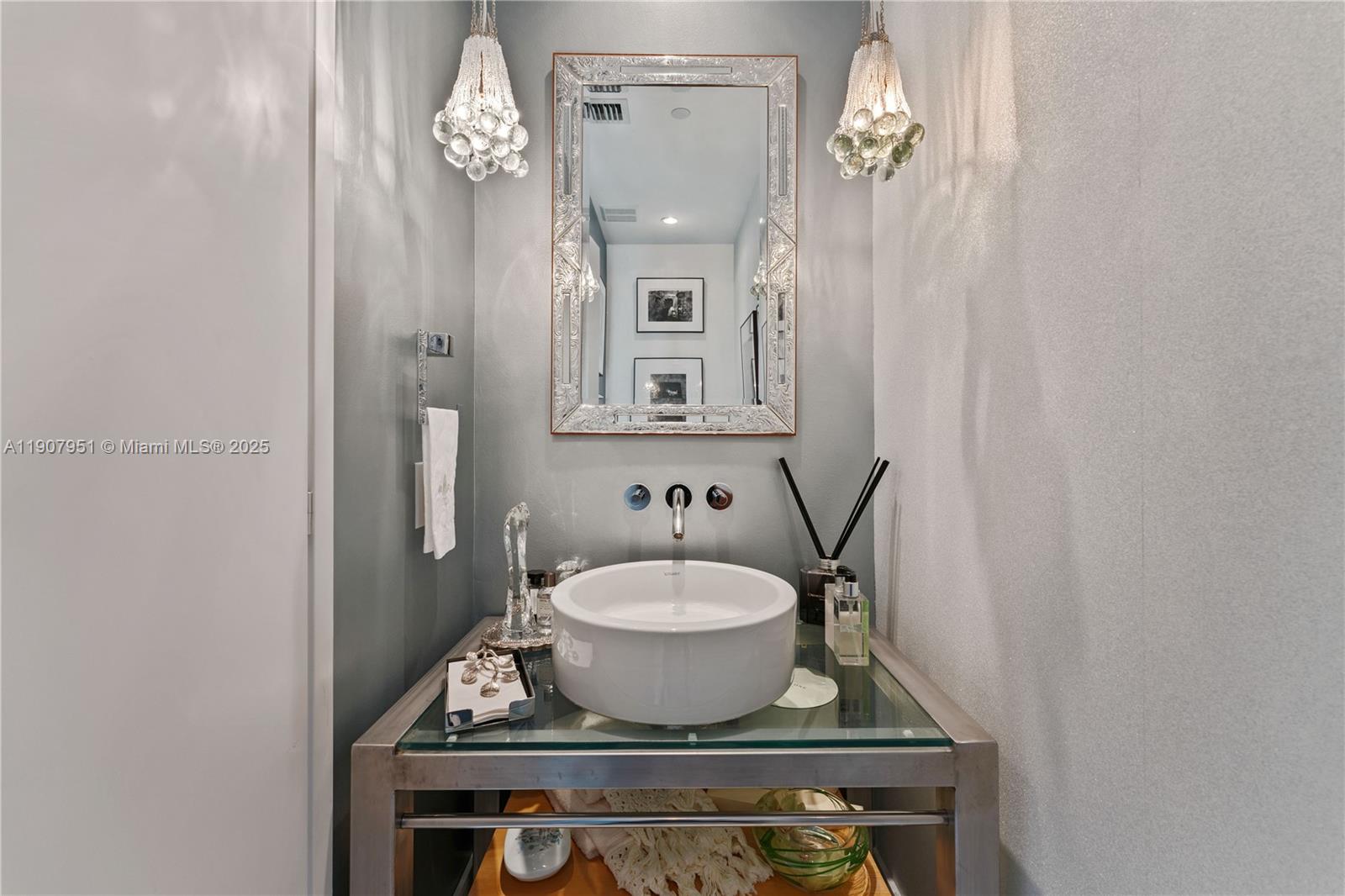 6000 Indian Crk Dr #PH 2501 Miami Beach, FL 33140