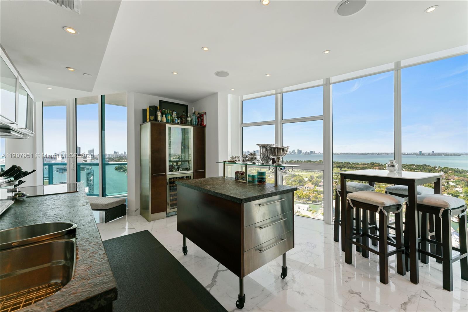 6000 Indian Crk Dr #PH 2501 Miami Beach, FL 33140