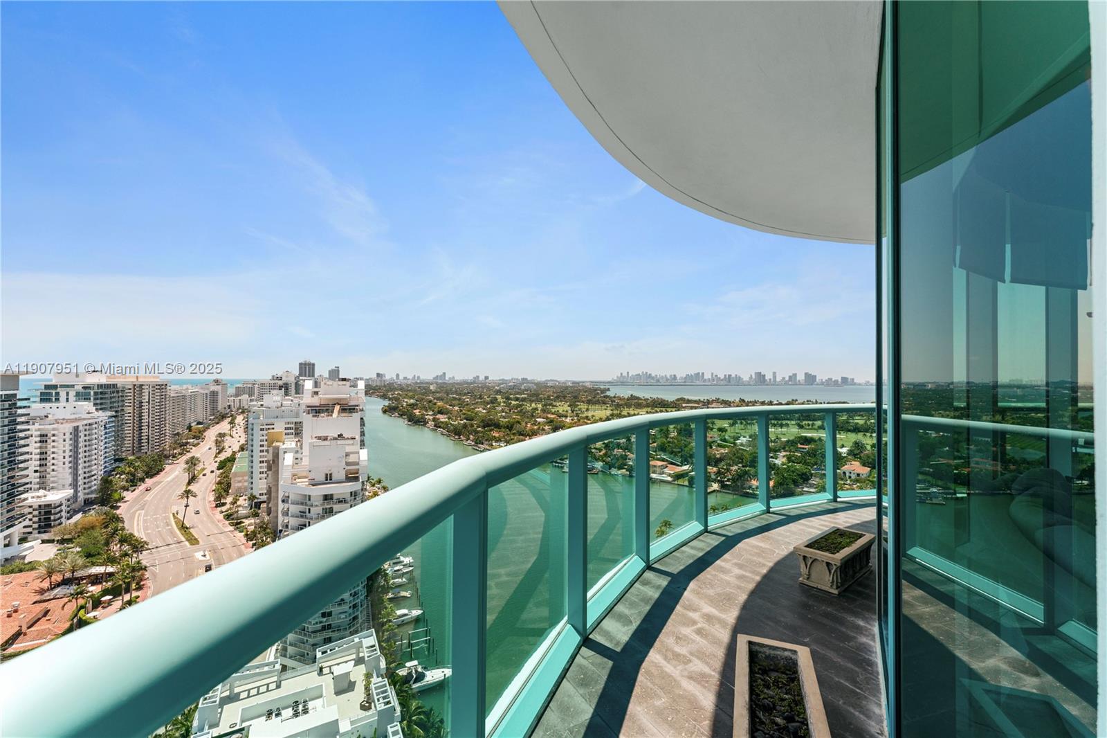 6000 Indian Crk Dr #PH 2501 Miami Beach, FL 33140