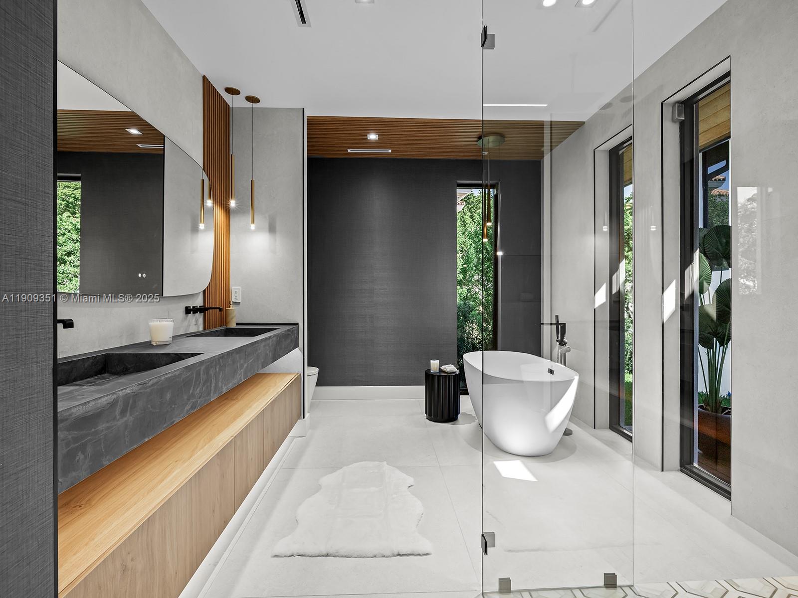 7910 Los Pinos Cir Coral Gables, FL 33143