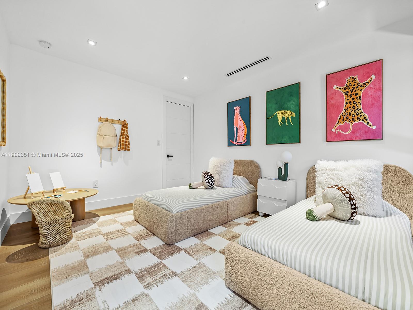 7910 Los Pinos Cir Coral Gables, FL 33143