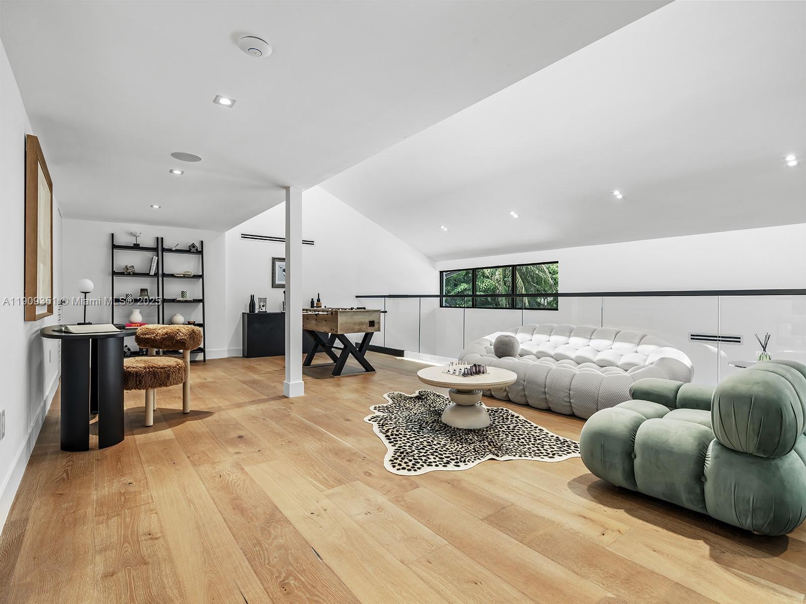 7910 Los Pinos Cir Coral Gables, FL 33143