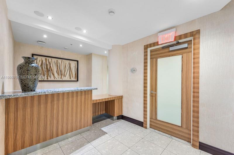 253 NE 2nd St #219 Miami, FL 33132