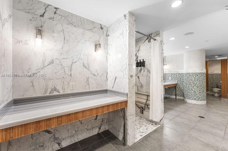 253 NE 2nd St #219 Miami, FL 33132