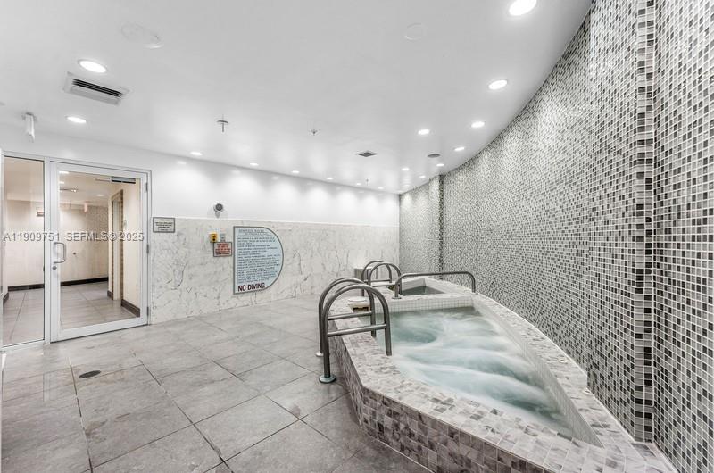 253 NE 2nd St #219 Miami, FL 33132