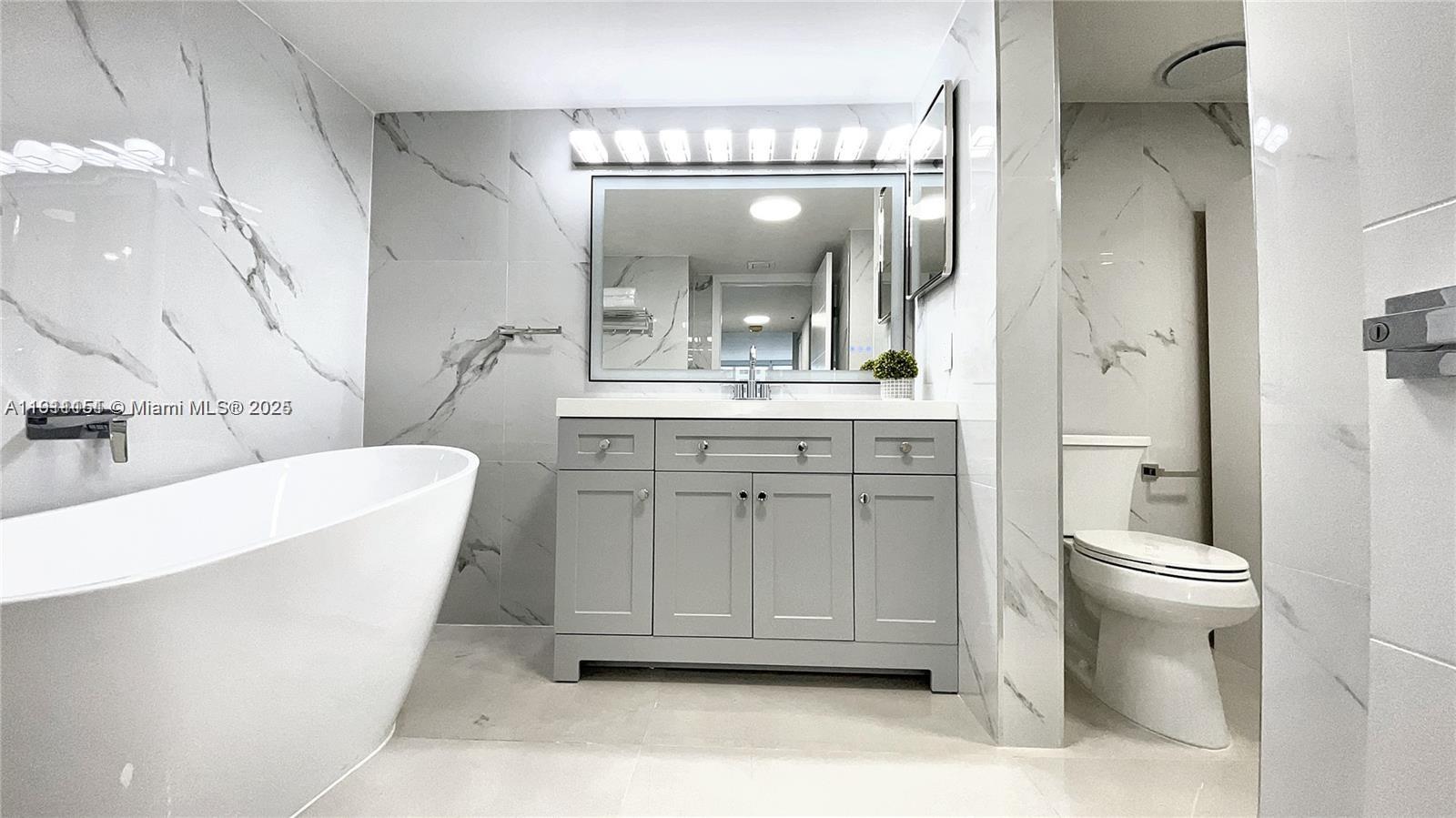 1717 N Bayshore Dr #A-1950 Miami, FL 33132