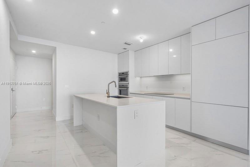 700 NE 24th #1703 Miami, FL 33137