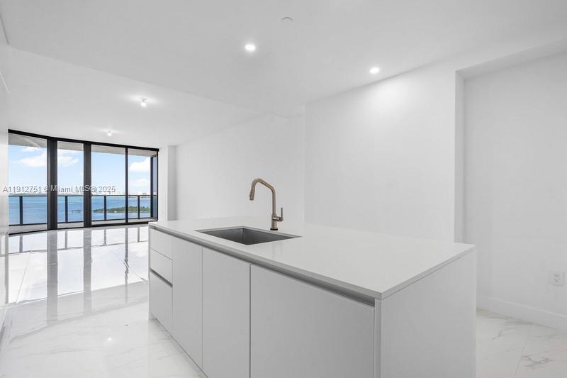 700 NE 24th #1703 Miami, FL 33137