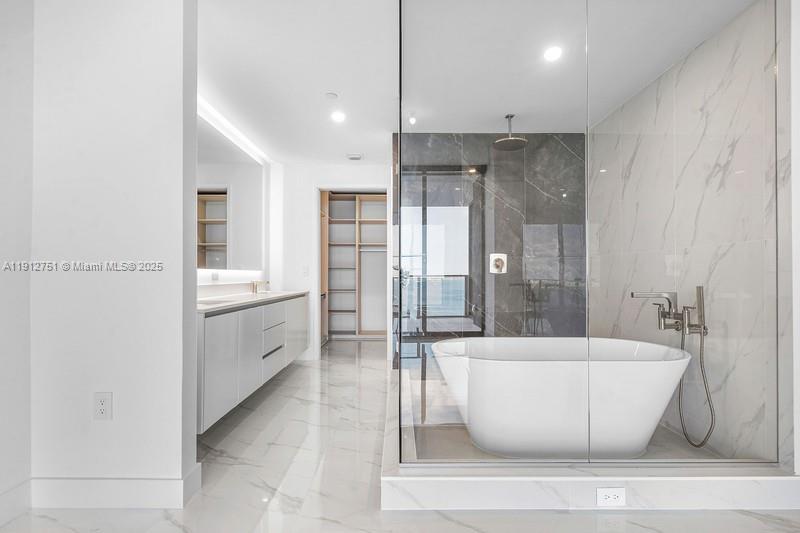 700 NE 24th #1703 Miami, FL 33137