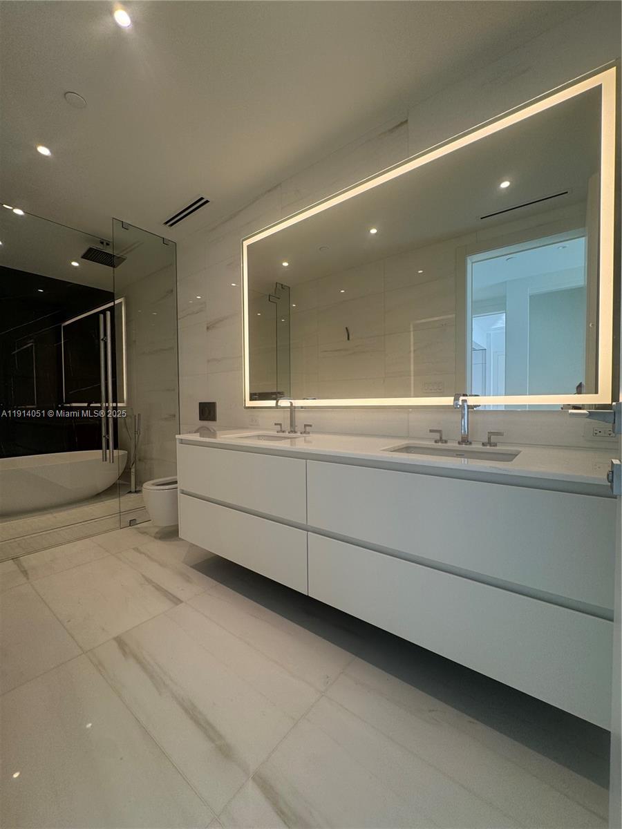 300 Biscayne Blvd Way #3506W Miami, FL 33131