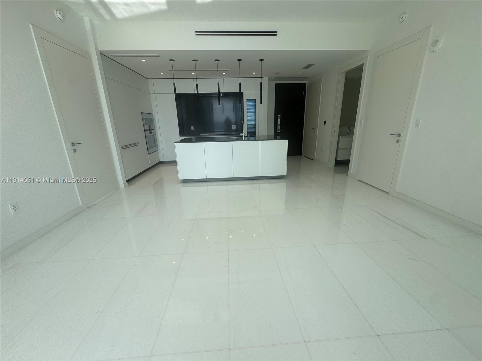 300 Biscayne Blvd Way #3506W Miami, FL 33131