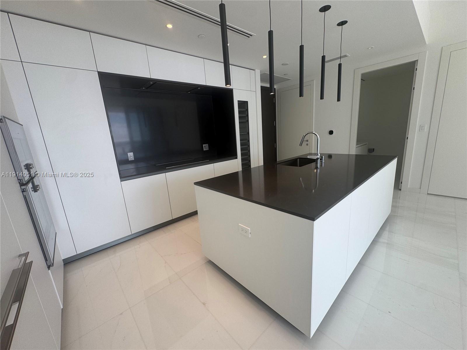 300 Biscayne Blvd Way #3506W Miami, FL 33131