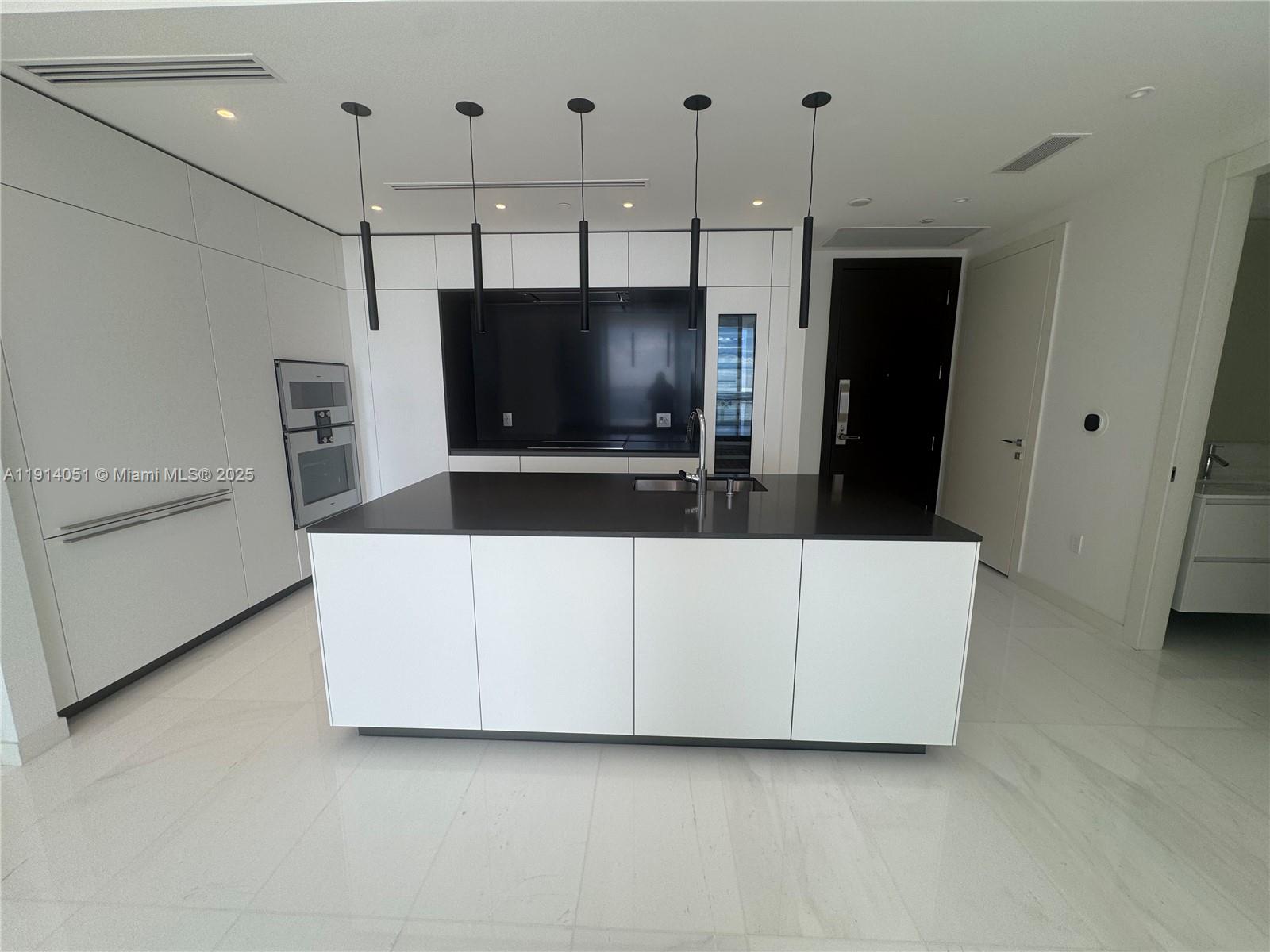 300 Biscayne Blvd Way #3506W Miami, FL 33131