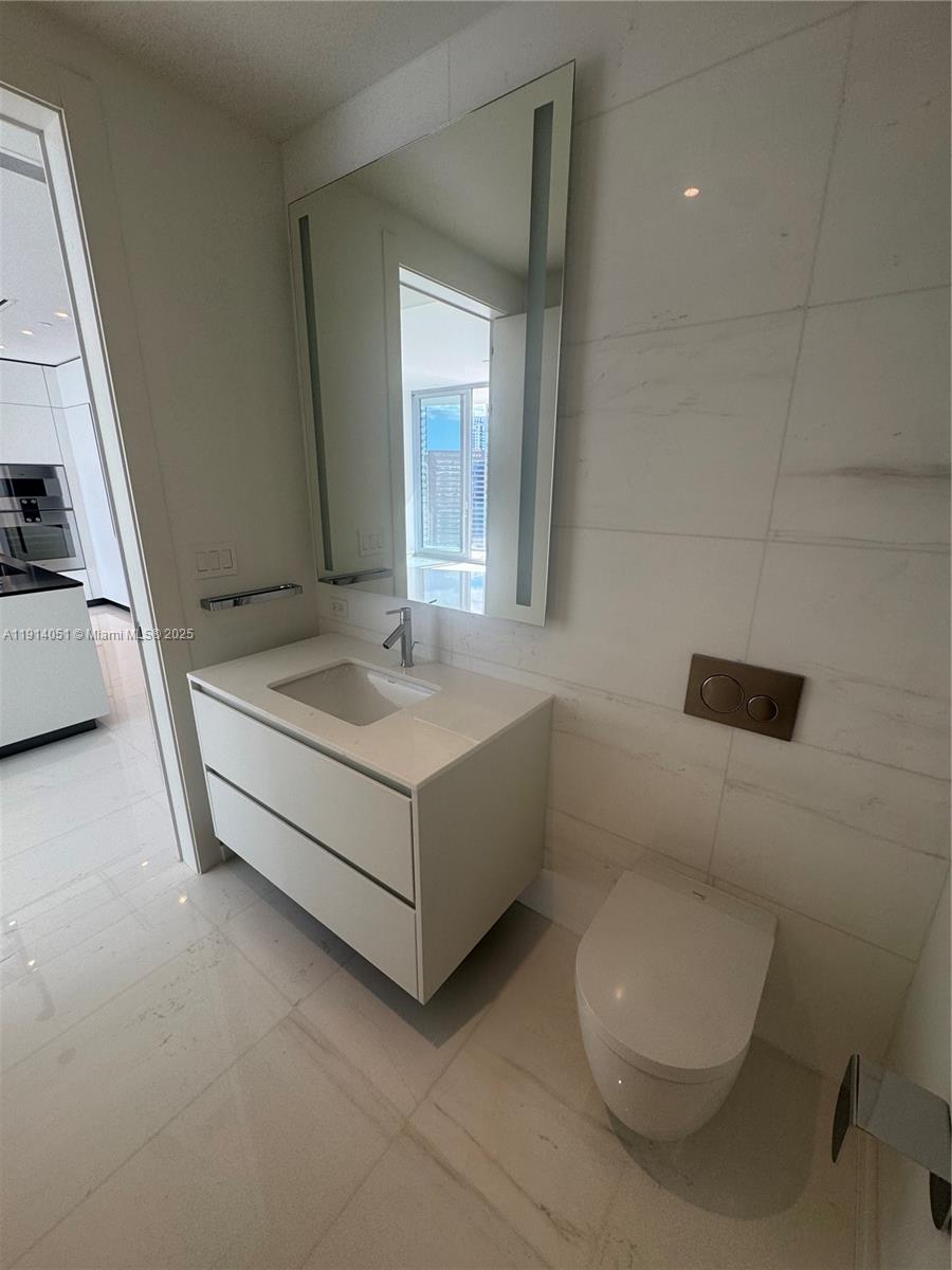 300 Biscayne Blvd Way #3506W Miami, FL 33131